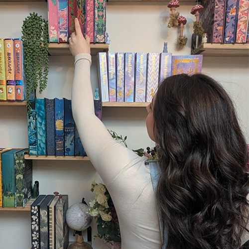 A portrait of the author Genevieve K. Thomas